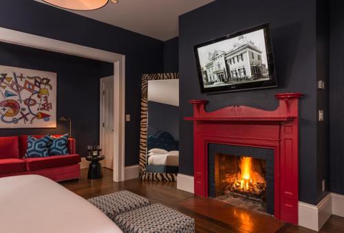 Hotel Kemble Inn And Table Six Restaurant