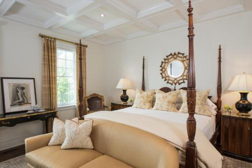 Hotel Kemble Inn And Table Six Restaurant
