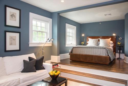 Hotel Kemble Inn And Table Six Restaurant
