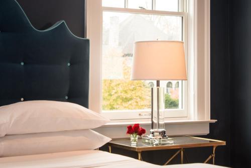 Hotel Kemble Inn And Table Six Restaurant