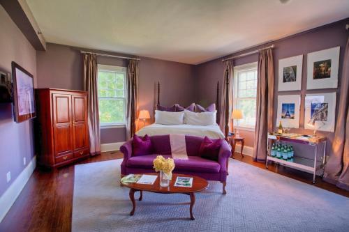 Hotel Kemble Inn And Table Six Restaurant