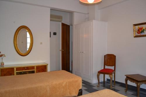 Hostal Ariadni Rooms & Apartments