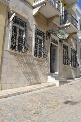 Hostal Ariadni Rooms & Apartments