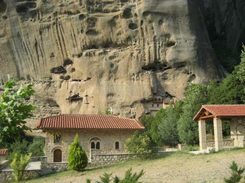 Hostal Monastiri Guesthouse