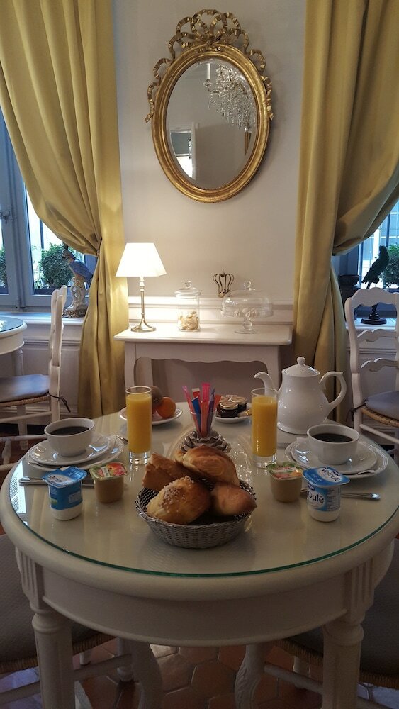 Hotel Les Quatre Dauphins