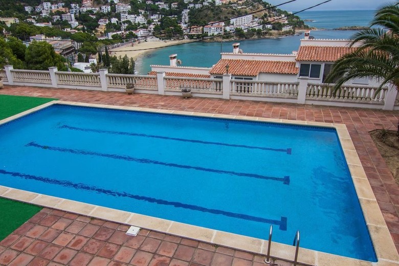 Agi Rodas Apartments