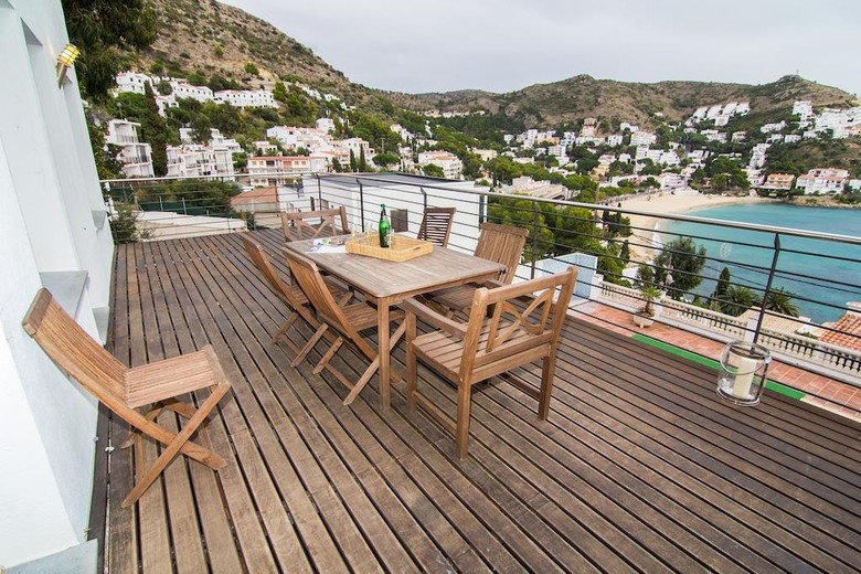 Agi Rodas Apartments