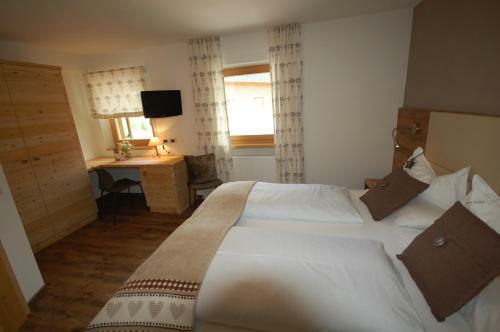 Hostal Monti Pallidi B&B Apartments