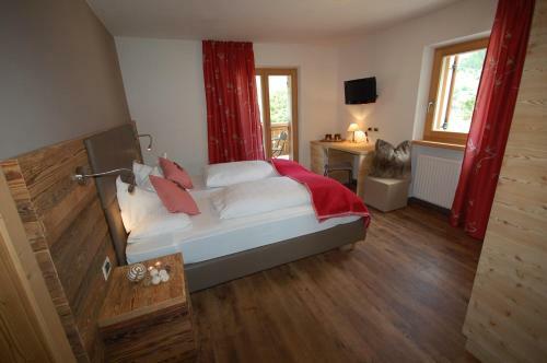 Hostal Monti Pallidi B&B Apartments