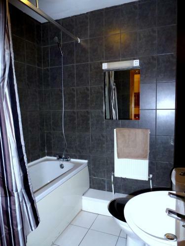 Riverside Hotel
