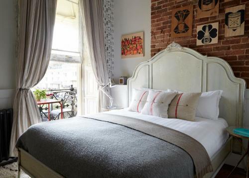 Artist Residence Hotel