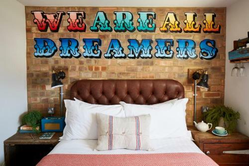 Artist Residence Hotel