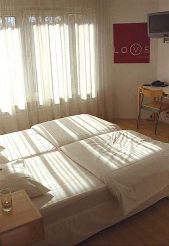 Hotel V