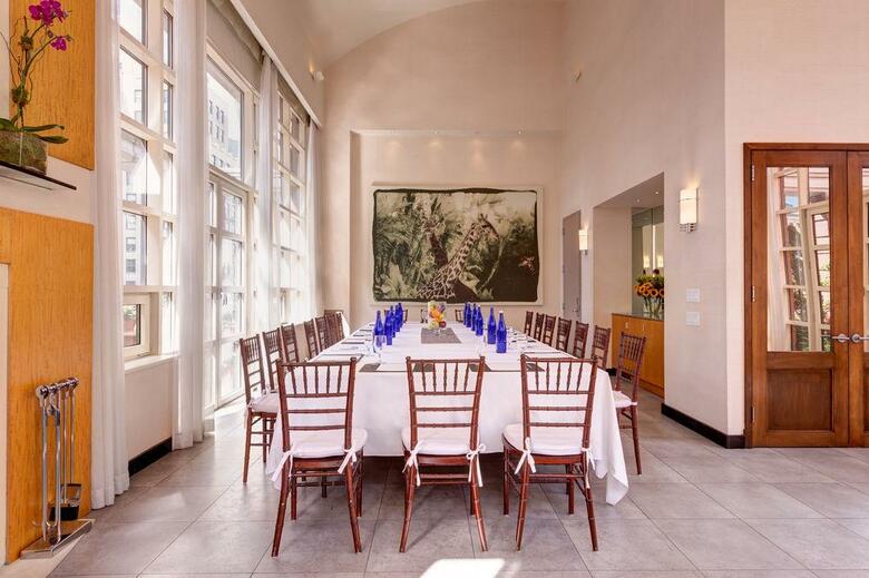 Hotel Giraffe