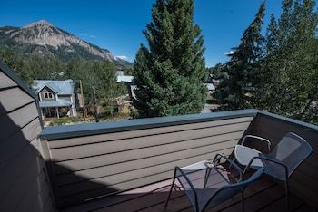 Elk Mountain Lodge