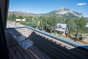 Elk Mountain Lodge