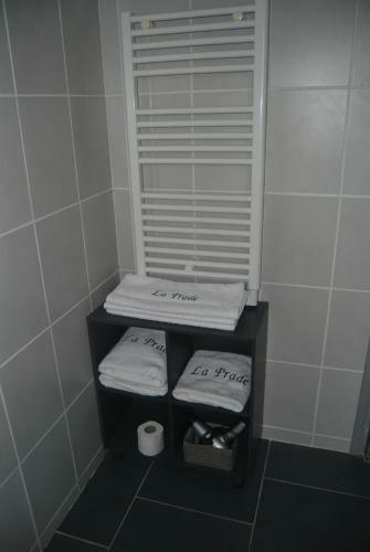 Hostal Chambre D'h�tes La Prade
