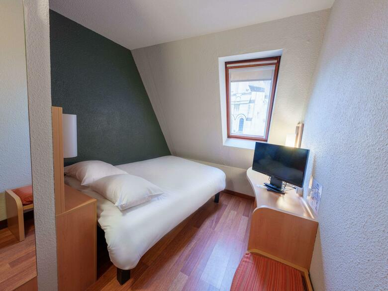 Hotel Ibis Saint Quentin Basilique