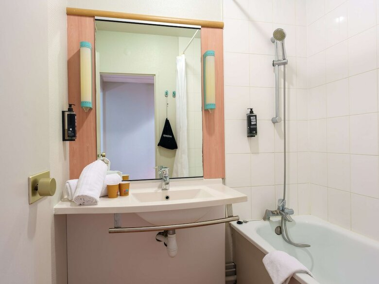Hotel Ibis Saint Quentin Basilique
