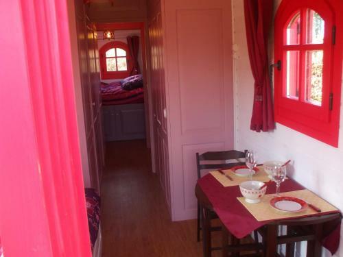 Bed & Breakfast Chambres D'h�tes Et Roulottes Le Clos Du Quesnay