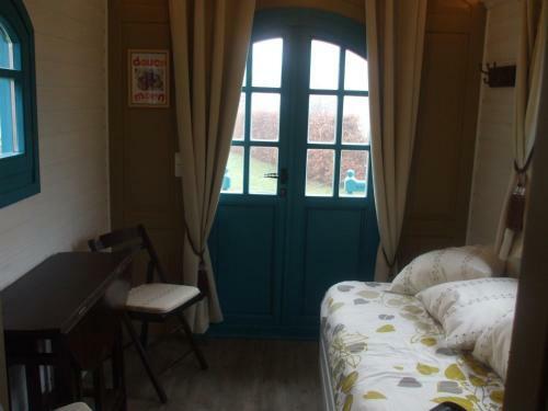 Bed & Breakfast Chambres D'h�tes Et Roulottes Le Clos Du Quesnay