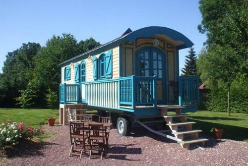 Bed & Breakfast Chambres D'h�tes Et Roulottes Le Clos Du Quesnay