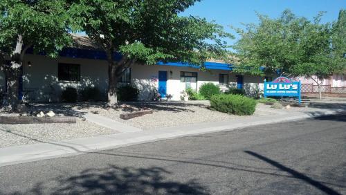 Lulu's Sleep Ezze Motel