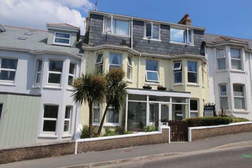 Hostal Fairways Guest House