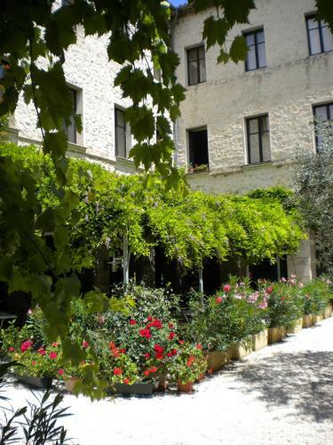 Le Clo�tre Des Dominicains