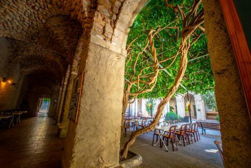 Le Clo�tre Des Dominicains