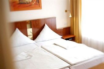 Caravelle Hotel Im Park