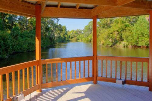 Hotel Waterside Resort By Spinnaker