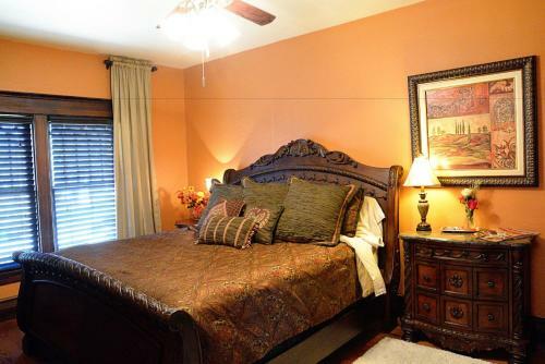 Bed & Breakfast Iron Horse Inn