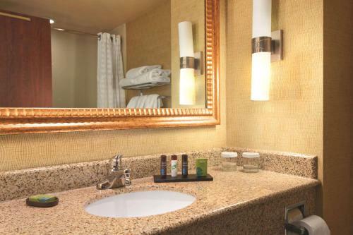 Embassy Suites East Peoria Hotel And Riverfront Conference Center