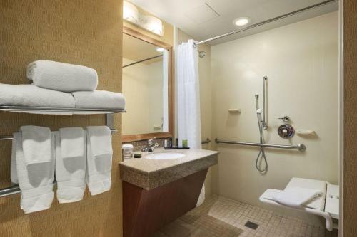 Embassy Suites East Peoria Hotel And Riverfront Conference Center