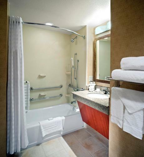 Embassy Suites East Peoria Hotel And Riverfront Conference Center
