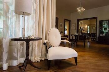 Stonehurst Place Bed & Breakfast