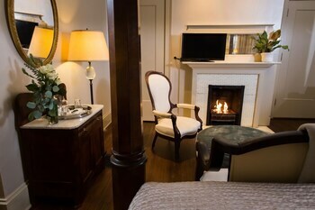 Stonehurst Place Bed & Breakfast