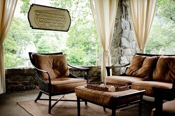 Stonehurst Place Bed & Breakfast