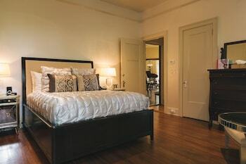 Stonehurst Place Bed & Breakfast