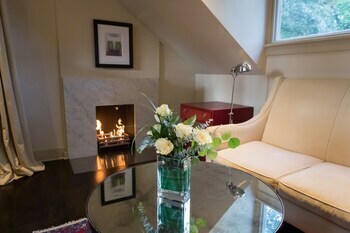 Stonehurst Place Bed & Breakfast