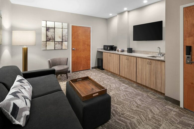 Hotel Springhill Suites By Marriott Denver Airport