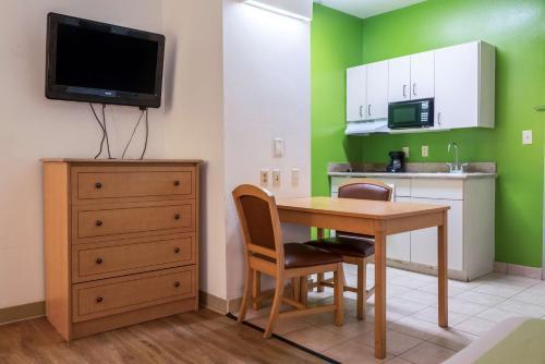 Hotel Studio 6 Sulphur