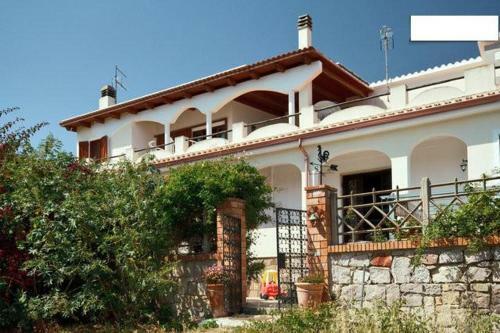 Apartamento Trilocale Margine Rosso