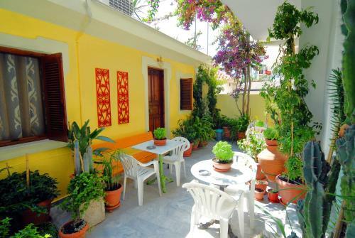 Hostal Aiolos House