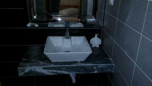 Hostal Aiolos House