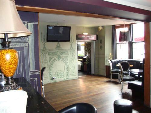 Whites Hotel
