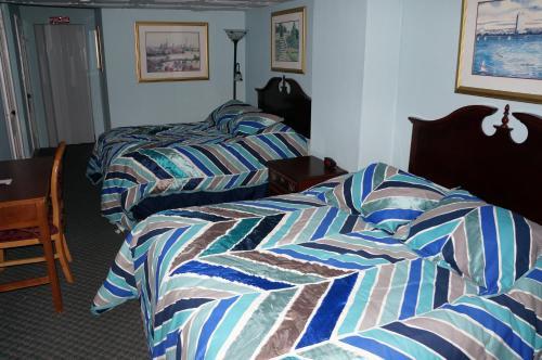 Hostal 463 Beacon Street Guest House