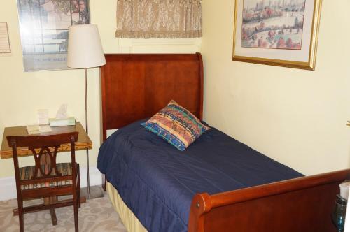 Hostal 463 Beacon Street Guest House