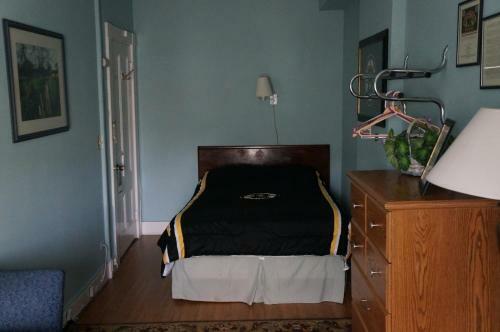 Hostal 463 Beacon Street Guest House